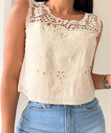 Blusa Corta Bordados y crochet